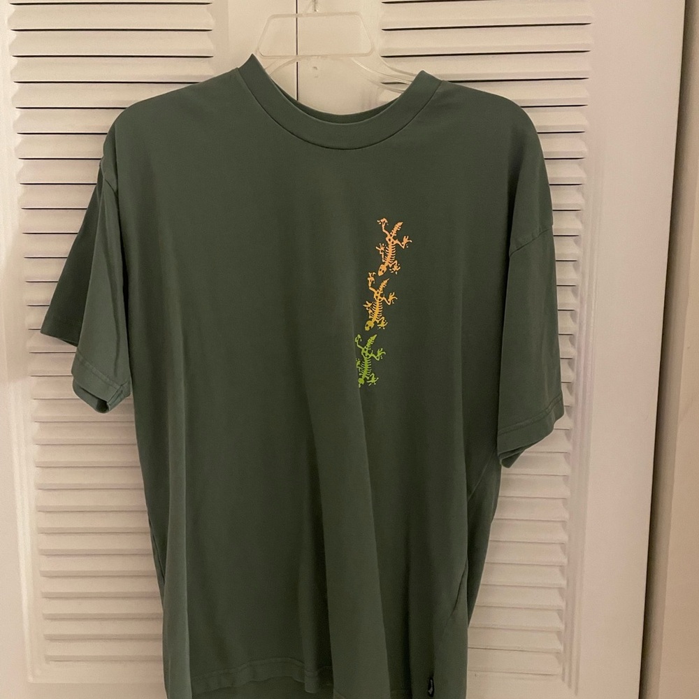 Green Billabong T shirt